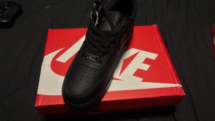 Airforces black/ white avaible