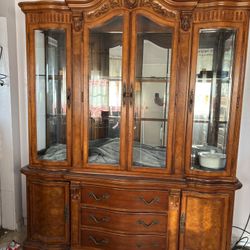 Beautiful Dinning Table W/ Hutch 