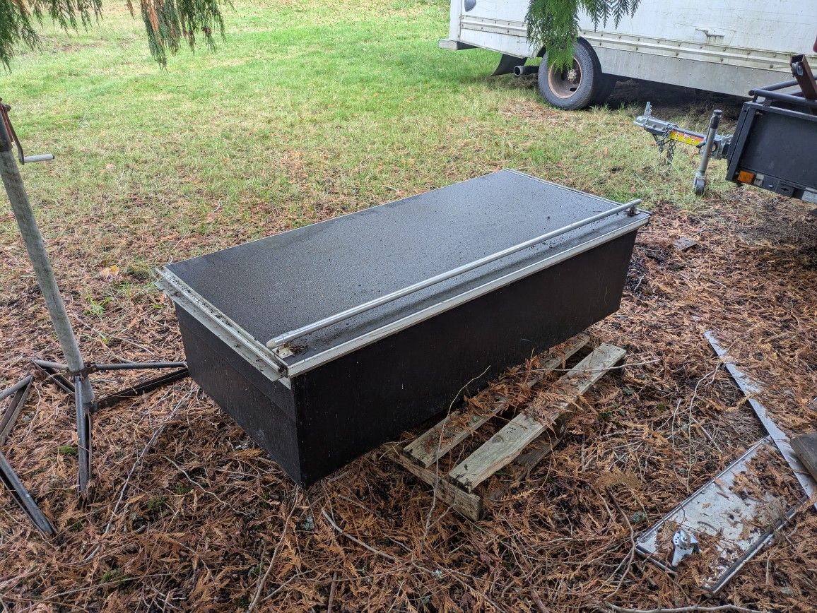 Low Profile Cross Body Truck Box