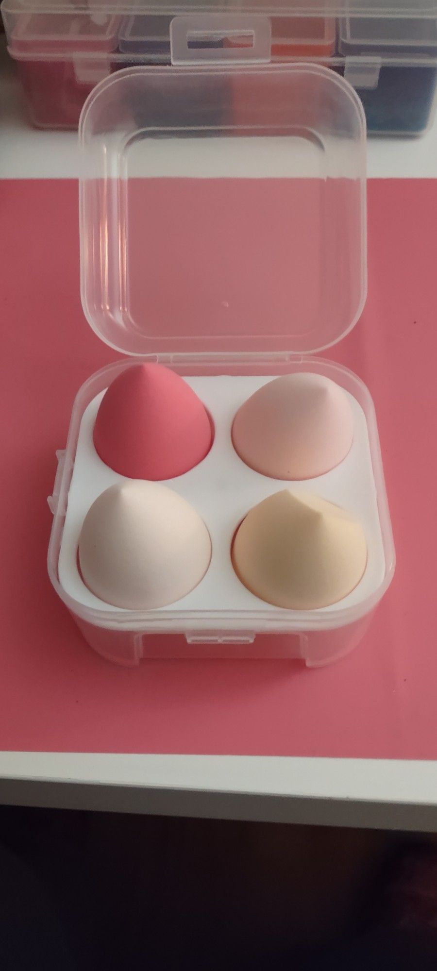 4 Pack Of Makeup Sponges/ Free Gift