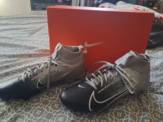 Foit ball cleats