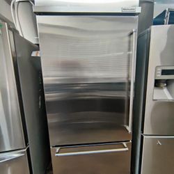 36” in wide 82 height kitchen aid use like new perfect working 