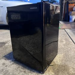 Insignia Mini Fridge 