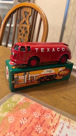 Texaco 1934 diamond T tanker doodle bug die cast bank