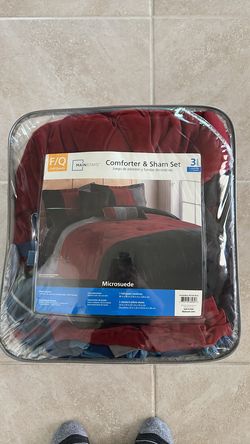 Bed comforter and two shams