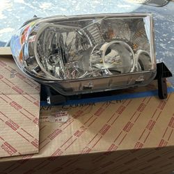 2007 Toyota Tundra New Headlight (Right) 