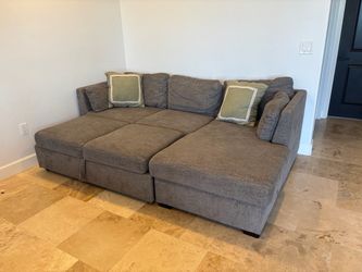 Gray Fabric Sectional Sofa with pull out Chaise