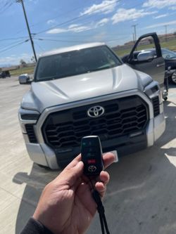 Car Keys N Remotes/ Llaves Con Control