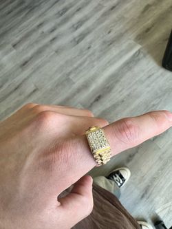 10k Ring w/ Natural Diamonds