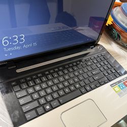 TOSHlBA  Window 8  Tiene Contra Seña 