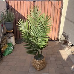 Indoor/Outdoor Synthetic Plant