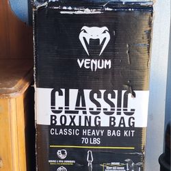 VENUM CLASSIC BOXING PUNCHING BAG 70 LBS HEAVY BAG KIT & GLOVES - BRAND NEW 