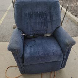 BEAUTIFUL LIFT CHAIR😍❤️with Heat/Massage/& Recline🏃🏼‍♀️QuickSALE💯BUY NOW/SAVE! FREE DELIVERY.obo