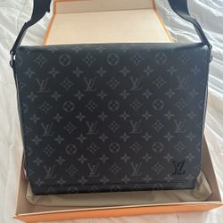 Louis Vuitton Messenger Bag