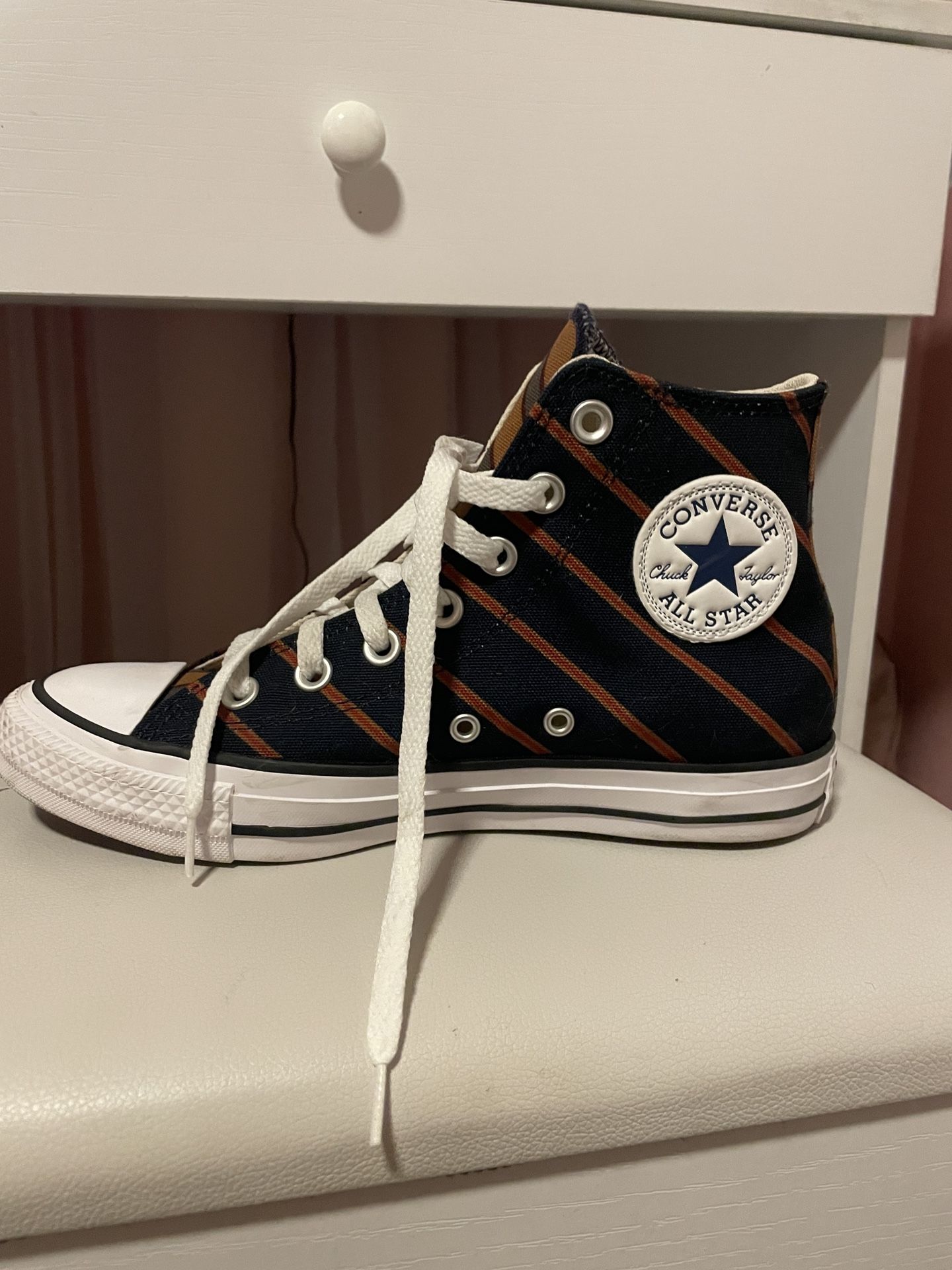 Unisex Converse New!