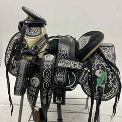 Montura Con Bordados Charros Exclusivos 