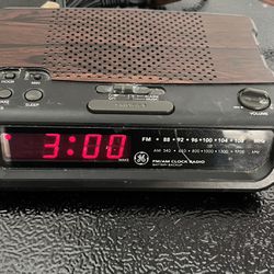 Vintage GE 7-4613A Digital Alarm Clock Radio General Electric Tested