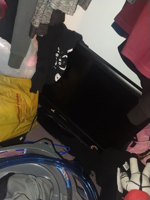Sylvania TV 32 Inch