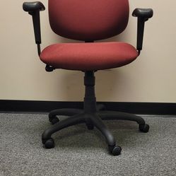 LOGIC CONFERENCE AND TASK CHAIR WITH SWIVEL TILT 1760