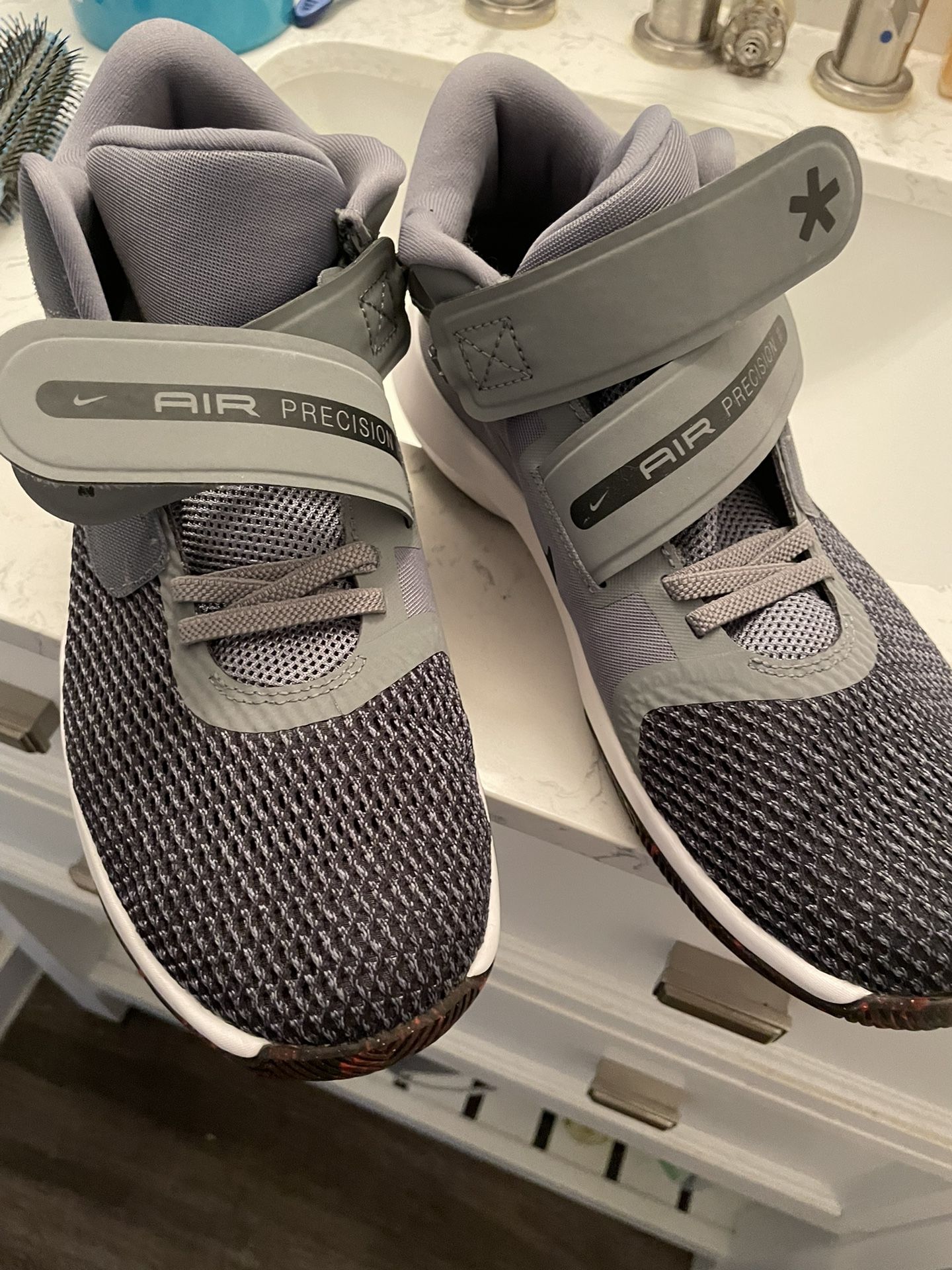 BRAND NEW NIKE BOOTS - WOMEN