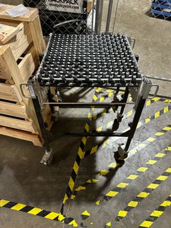 Warehouse skate wheel conveyor