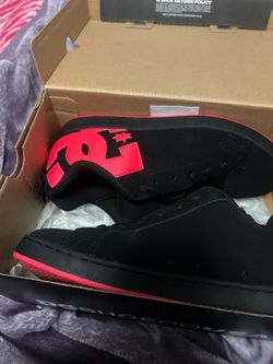 Size 8 women’s Black and pink dcs