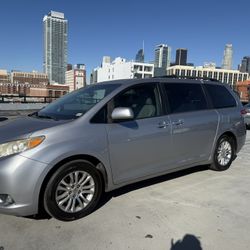2012 Toyota Sienna