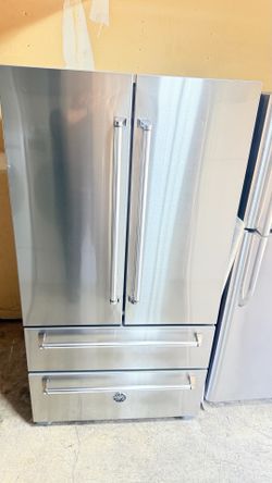 Refrigerator counter depth