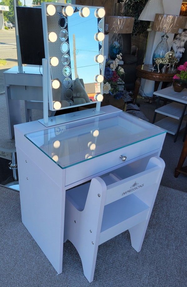 Kid's White Vanity Mirror LED & Stool (Set) New