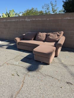 Free couch first come first serve