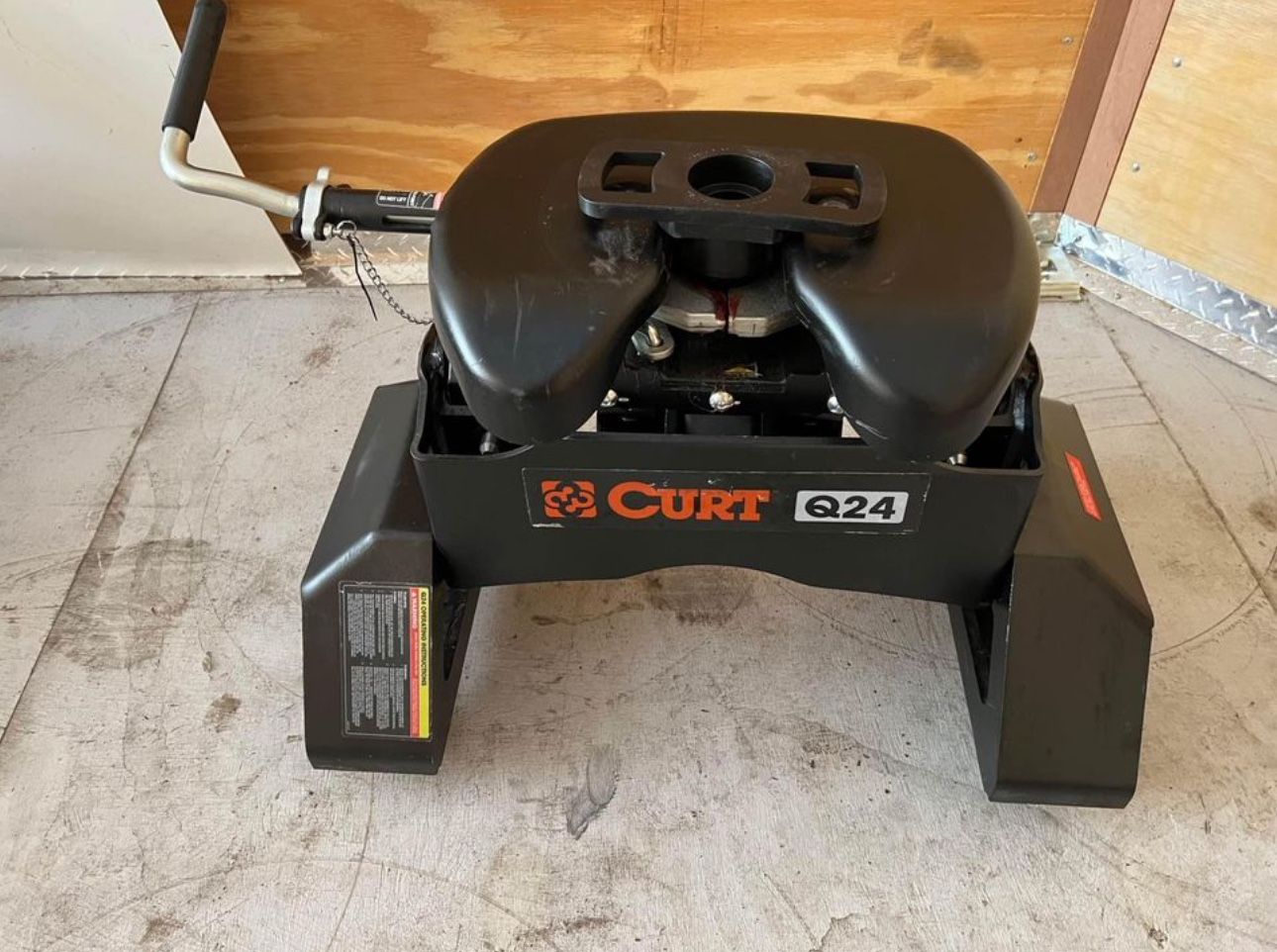 CURT 16095 Q24 5th Wheel Hitch, 24,000 lbs, Select Chevrolet Silverado, GMC Sierra 2500, 3500 HD