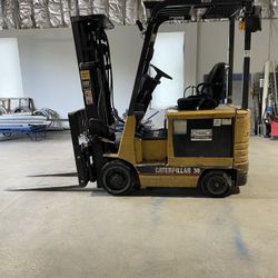 Caterpillar 2EC15 Electric Forklift 3,000 LB Capacity