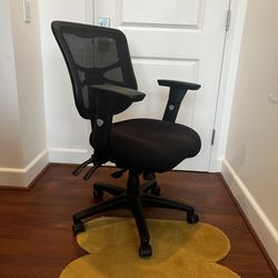 Ergonomic Office Chair – Fully Adjustable (Comfortable & Clean) – $120
