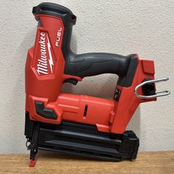 Milwaukee 2746-20 M18 FUEL 18-Volt Lithium-Ion Brushless Cordless Gen II 18-Gauge Brad Nailer (Tool-Only)