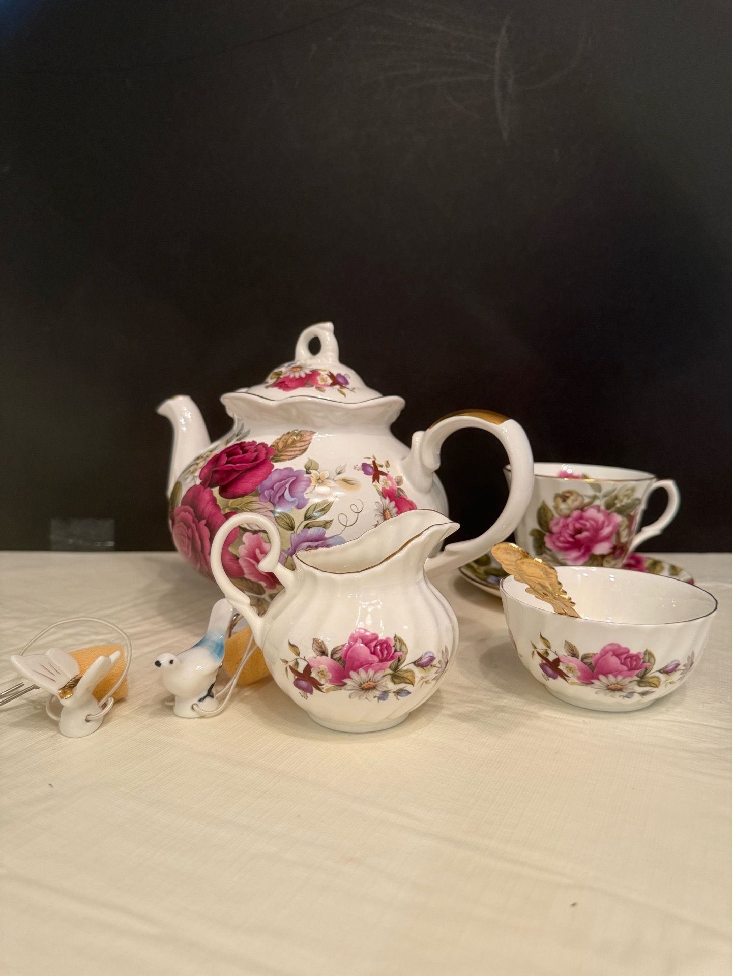 Teapot set fine bone China