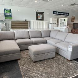 Thomasville Large U Shape Sectional & Storage Ottoman Set For &1399. Delivery Available 