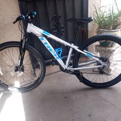 Nice Bike TREK Tires Size 27.5 Frame Size Small Disc Brakes 