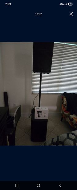 Powered Speaker And SUBWOOFERS  GOOD WORKING CONDITION  THE SUBWOOFER Has A Das 800 Watt Amp Also 2 Mic UfF New In The Box ALL Sold Together Cleaing