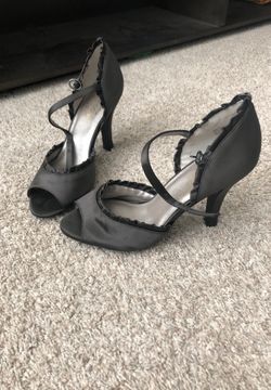 Me Too charcoal gray heels