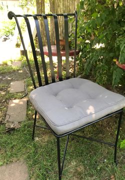 Beautiful iron chair with cushions?