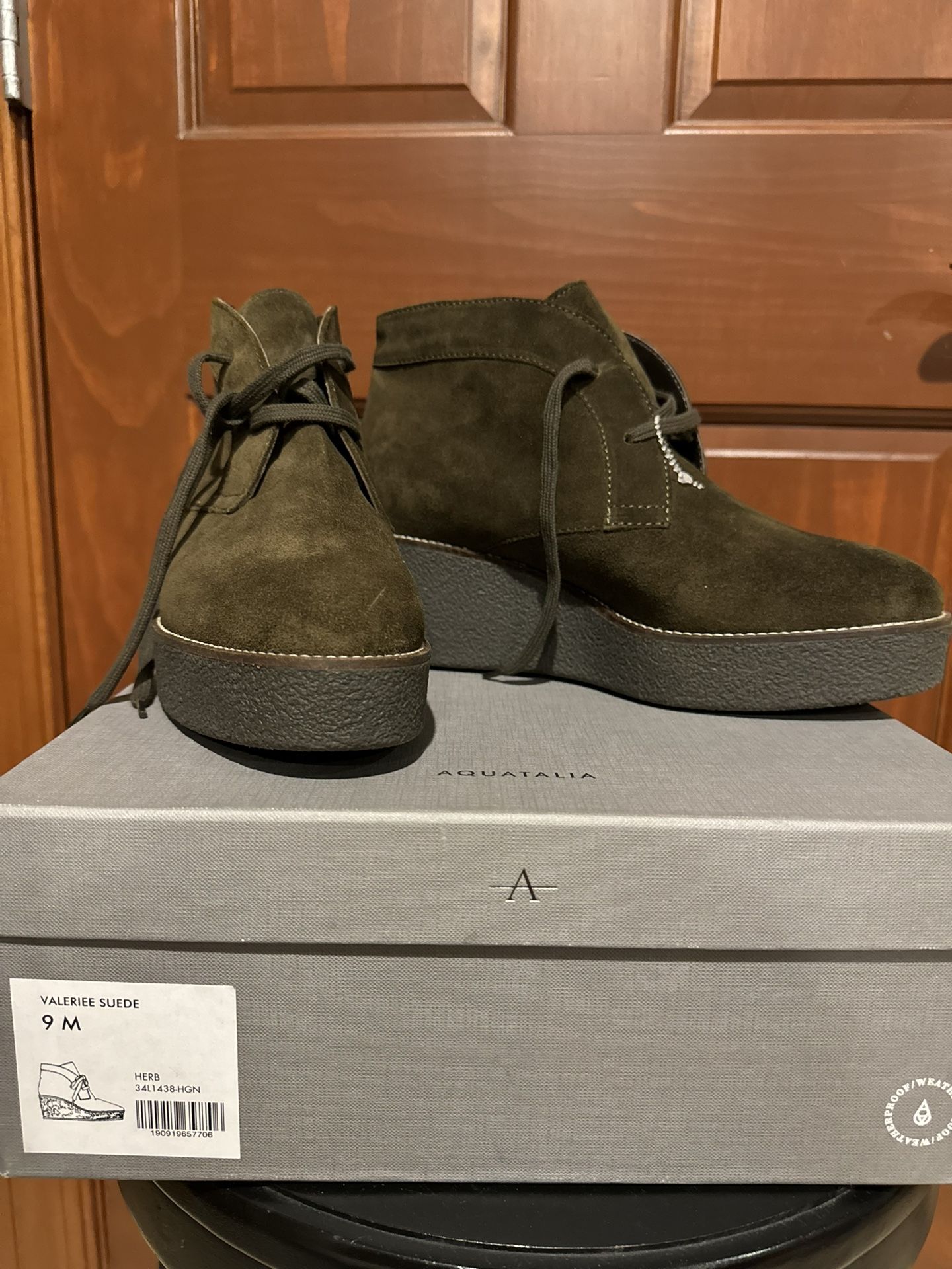 Brand New: Aquatalia Women's VALERIEE Suede, Herb, 9 M M US (Italian)