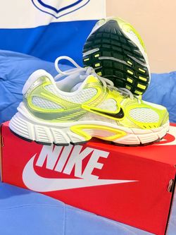 Nike Wmns V5 RNR 'Pure Platinum Light Lemon Twist'