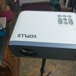 Mini Projector HD 1089PX  VOPLLS, Comes With An Amazon Fire Stick And Remote 