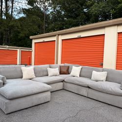 Modular Sectional With Chaise 1600$’OBO Delivery Available If Needed 🚛