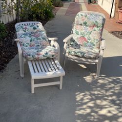2 Reclining Patio Chairs With Cushions. for Sale in Ventura CA