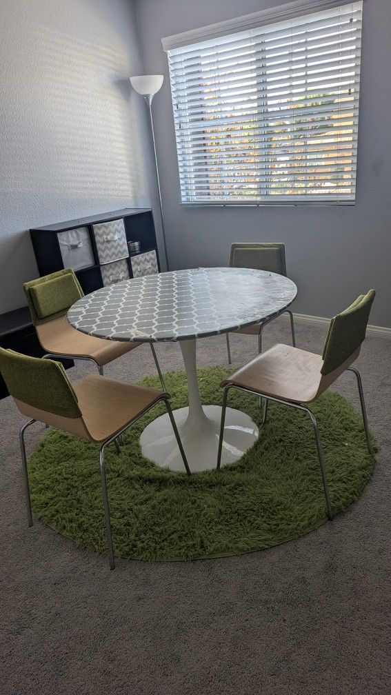 Heavy duty Round table and set of 4 chairs