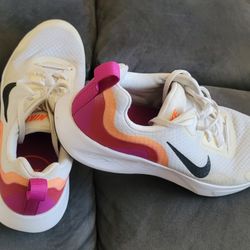 Women's Size 10 Nike Shoes 