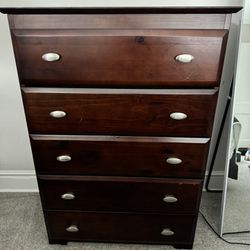 Discovery World Furniture 5 Drawer Chest