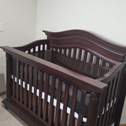 Crib, Covertable Bed With Matress And Bedding 
