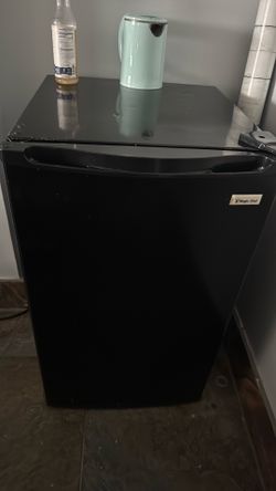 Personal medium fridge